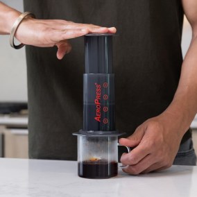 Aeropress Aerobie kávovar se 50 filtry 2