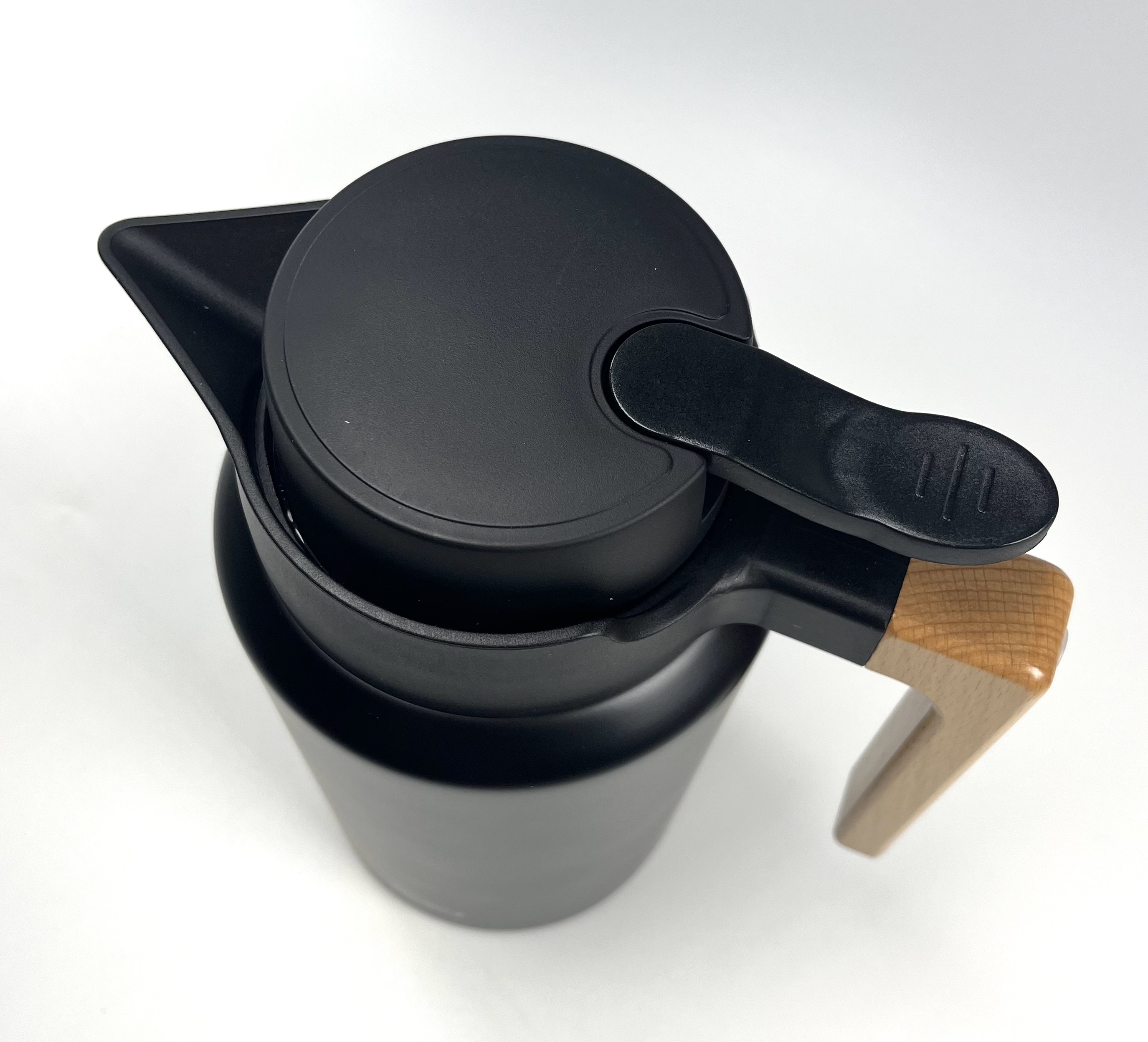 Termoska Kaffia 2 l s dřevěnou rukojetí – ČERNÁ