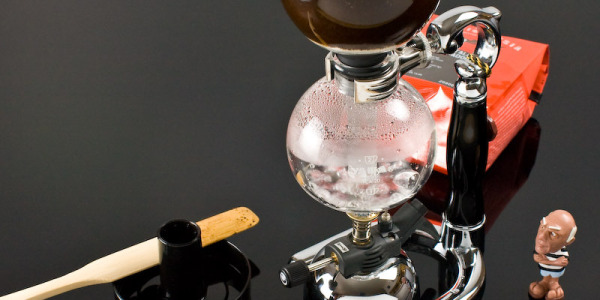 Příprava kávy ve Vacuum pot