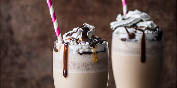 Příprava kávy frappé