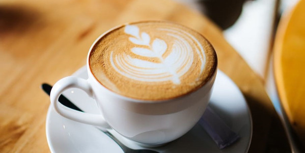 Příprava kávy cappuccino