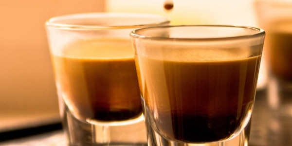 Příprava kávy espresso doppio