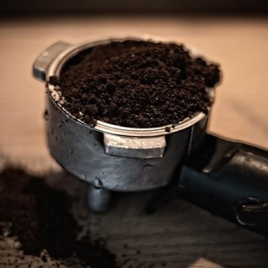 How to grind coffee without a grinder
